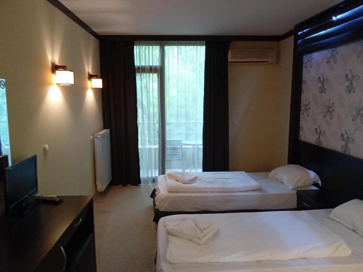 Park Hotel Stratesh Ловеч Екстер'єр фото